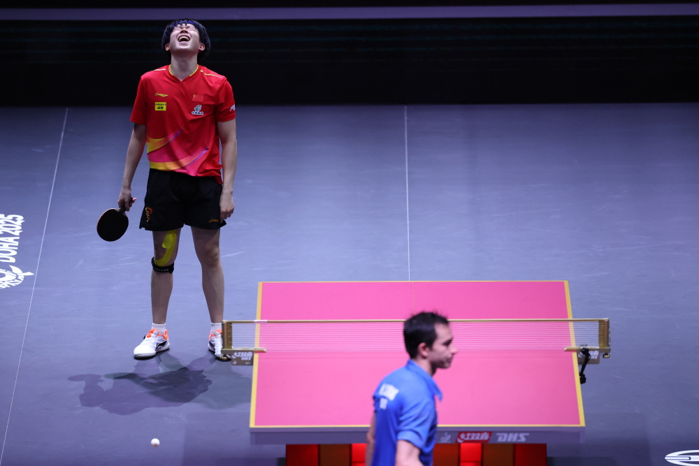 现出极强的 现出极强的