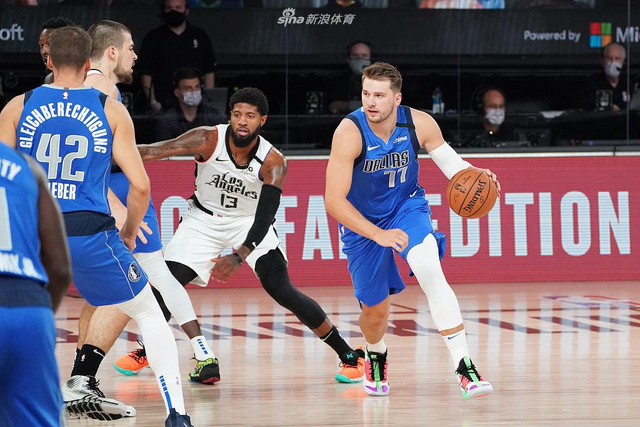 向强侧位移 向强侧位移